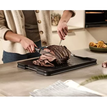 Joseph Joseph Cut&Carve Plus Liels Melns Griešanas Dēlis ar Integrētiem Gaļas Satvērēja Smailēm