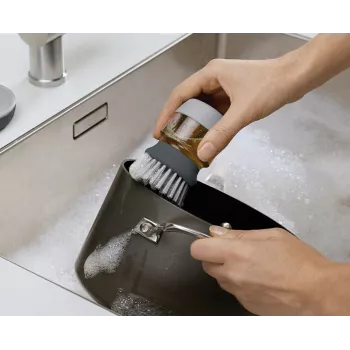 Joseph Joseph Palm Scrub pelēks trauku mazgāšanas birste ar iebūvētu ziepju dozatoru