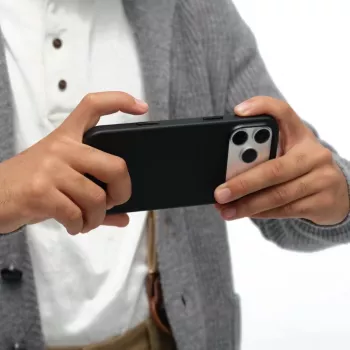MOFT Snap Movas MagSafe Case for iPhone 17 Pro Black