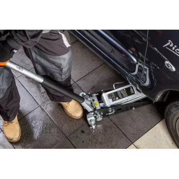 NEO Tools 11-730 Hidrauliskais domkrats un ass statīvu komplekts 2 tonnas