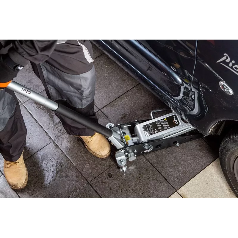 NEO Tools 11-730 Hidrauliskais domkrats un ass statīvu komplekts 2 tonnas