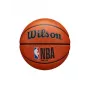 Wilson NBA DRV Pro Basketbumba 7. izmērs - Oficiālā NBA spēles bumba, Performance kompozītmateriāla āda, Iekštelpām/Ārtelpām, Uzlabota saķere, Spiediena bloķēšanas kamera, Oranža