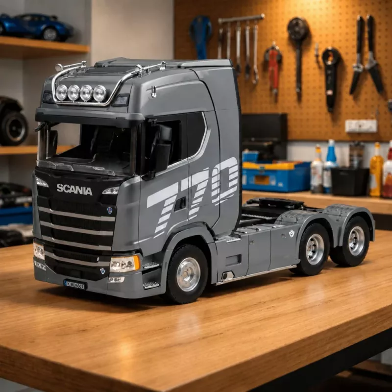 HUINA 32329 Scania 1:18 6 kanālu RC traktora kravas automašīna pelēka sudraba
