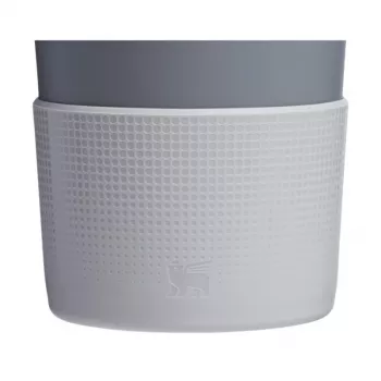 STANLEY 2 aizsarguzmavu un salmiņu vāciņu komplekts termokrūzēm 0,89L/0,59L The Quencher Boot + Straw Topper gaiši pelēks