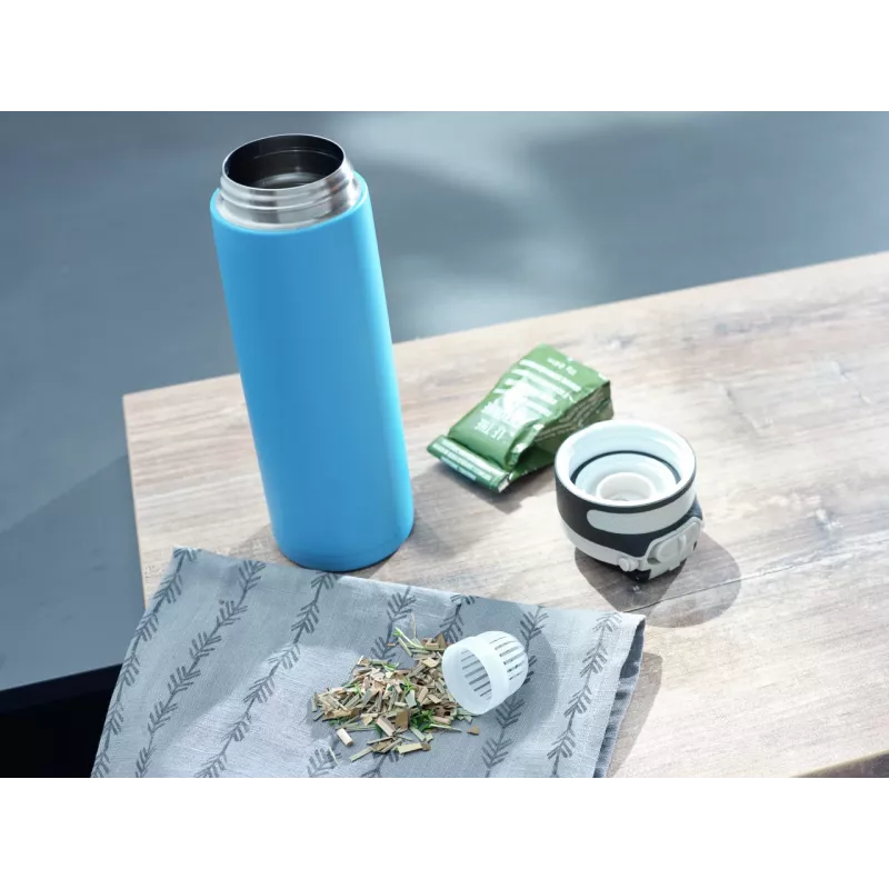 LEIFHEIT Thermos Flip 600ml gaiši zila vakuuma izolēta nerūsējošā tērauda pudele