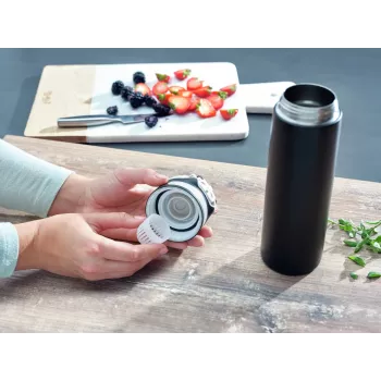 LEIFHEIT Thermo Flip 600ml melna termokrūze ceļojumiem