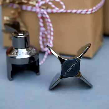 Le Creuset dzirkstošā vīna pudeles atvērējs SW-100 Champagne Star 7,2x4,3cm melns niķelis