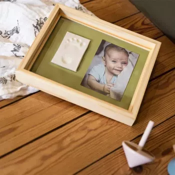 Baby Art Pure Frame koka piemiņas komplekts mazuļa rokas vai pēdas nospiedumam