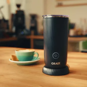 GRAEF MS 402 EU automātiskais piena putotājs, 240 ml uzsildīšanas tilpums, melns