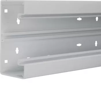 Hager BR6517017035 parapeta kabeļu kanāla apakšdaļa, priekšējā, PVC, BR 65x170mm, OT 80mm, gaiši pelēka