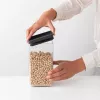 Brabantia Make & Take taisnstūra pārtikas uzglabāšanas trauks 1,6 L tumši pelēks