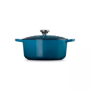 Le Creuset Signature apaļš čuguna kastrolis, 26 cm, 5,3 L, Marseļas zils