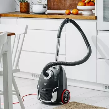Adler AD 7054 Bezputekļu putekļsūcējs 2200 W ar HEPA filtru, 1,5 L putekļu tvertni, teleskopisko metāla cauruli, melns/sudrabs
