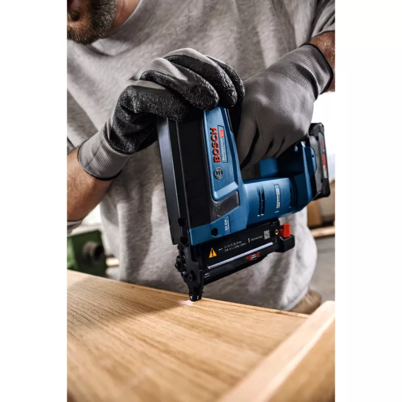 Bosch Professional GNH 18V-35 bezvadu naglotājs 18V (tikai korpuss, zils/melns)