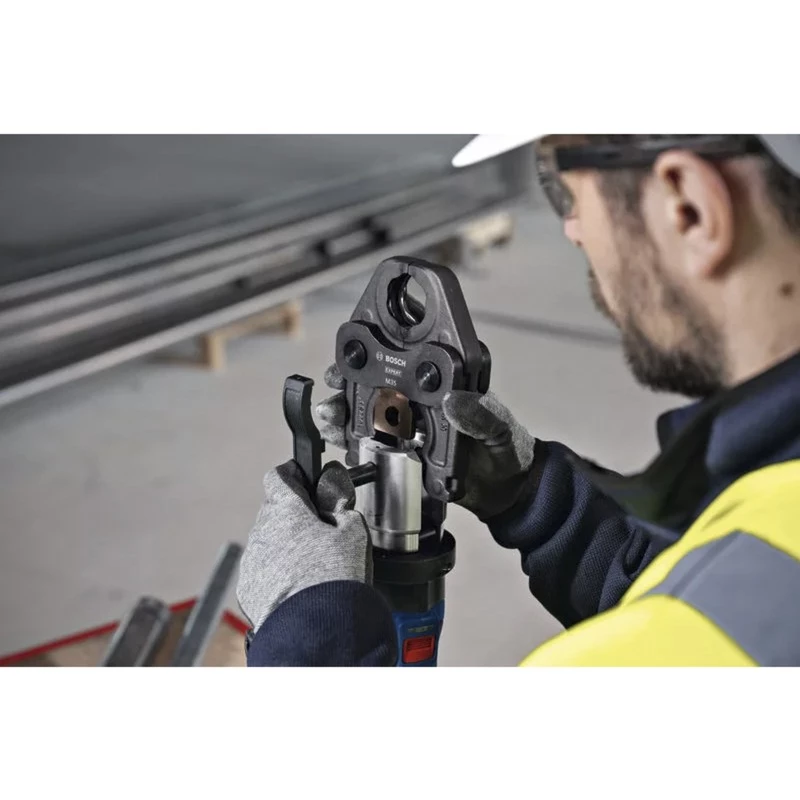 Bosch Professional GPT 18V-32 Bezvadu presēšanas instruments, Solo versija, Komplekts TH, 18V, Zils, bez akumulatora un lādētāja, 3 standarta TH presēšanas spīles, L-BOXX