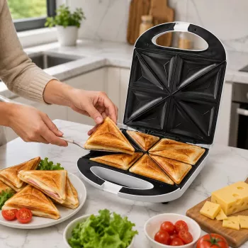Brock SSM 3008 WH 8 šķēlumu XXL sviestmaižu gatavotājs, 1400W, nepiedegošas trīsstūrveida plāksnes, aukstai pieskaršanās rokturis, drošības slēdzene, vertikāla uzglabāšana, balts