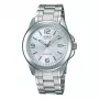 Casio MTP-1215A-7A Vīriešu analogais kvarca pulkstenis ar nerūsējošā tērauda rokassprādzi, sudraba ciparnīcu, 38,4 mm korpusu, datuma un dienas rādījumu, 50m ūdensizturību