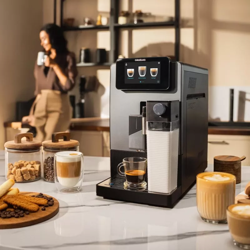 Cecotec kafijas automāts Cremmaet Latte Jar 19 bāri automātisks ar iebūvētu piena putotāju Melns/Sudrabs 1500 W
