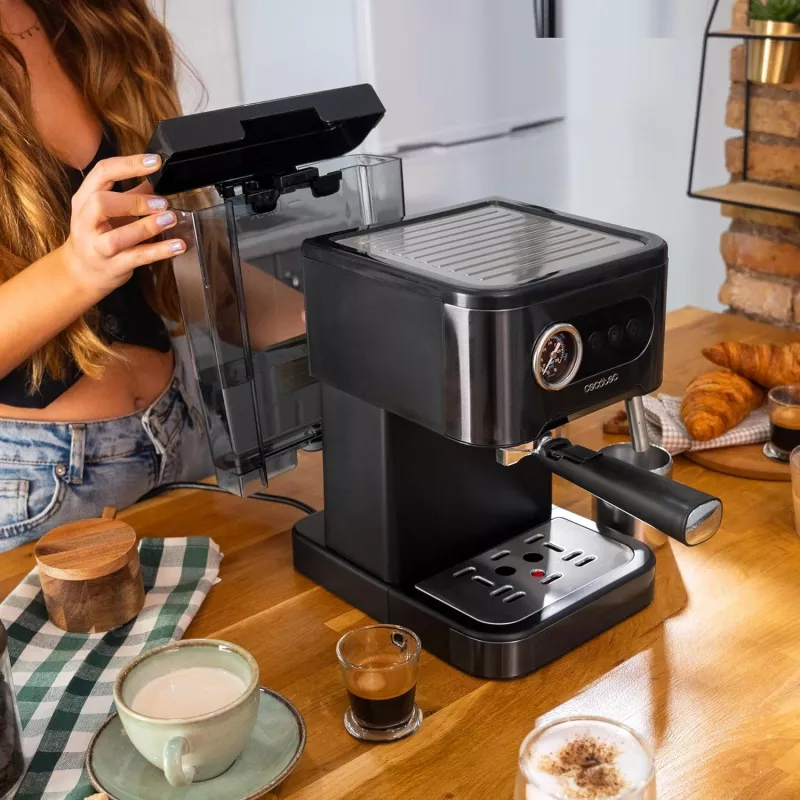 Cecotec Power Espresso 20 Pro Latte kafijas automāts, 20 bāru sūkņa spiediens, iebūvēts piena putotājs, pusautomātisks, melns, 1350 W