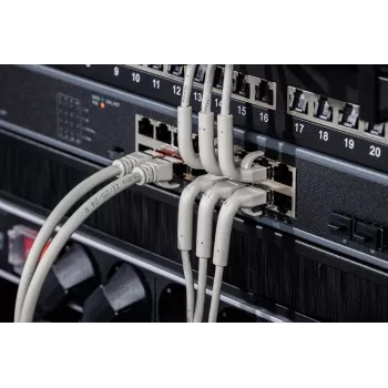 DIGITUS CAT 6A F/FTP leņķveida RJ-45 komutācijas kabelis, varš, 0,3 m, pelēks, 10 gab. iepakojumā
