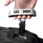 ELDOM WB10 Digitalais bagāžas svari 50 kg ar fona apgaismojumu LCD, nerūsējošā tērauda āķis, taras un turēšanas funkcijas
