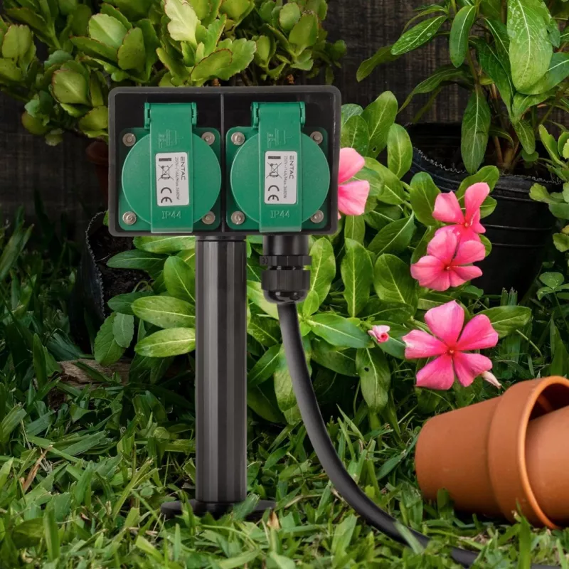 Entac āra kontaktligzda ar zemējuma smaili IP44 2-vietīga 5m