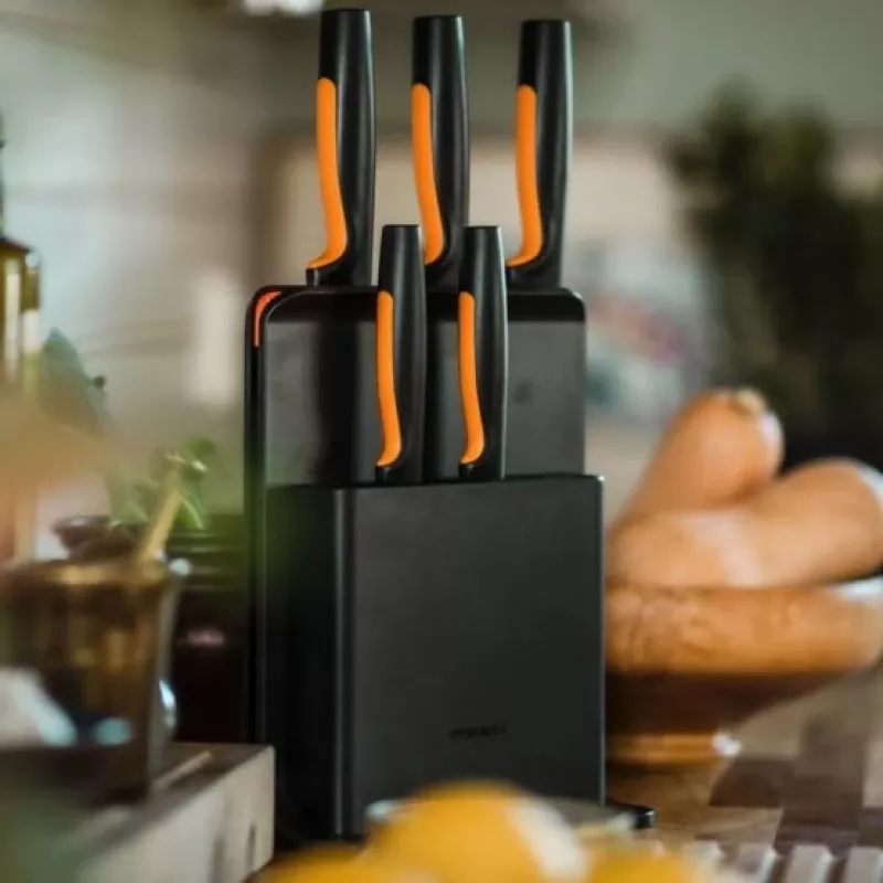 Fiskars Functional Form 6-daļīgs slotu nažu bloka komplekts ar 5 nažiem