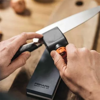 Fiskars Premium asināšanas komplekts - asināmais akmens