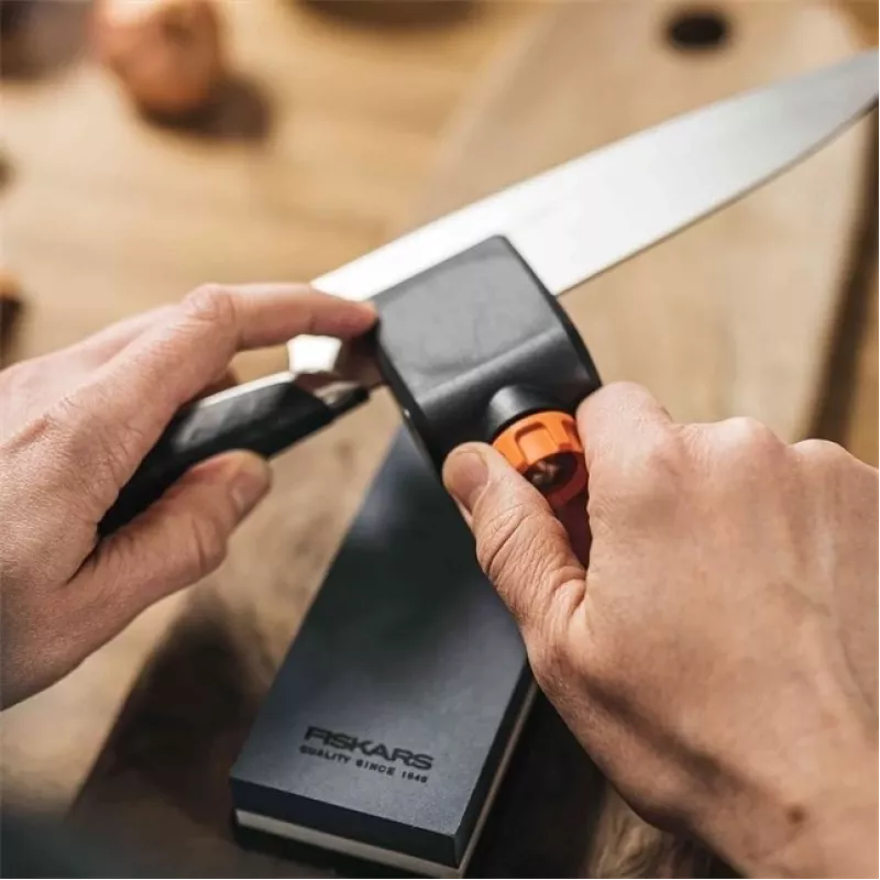 Fiskars Premium asināšanas komplekts - asināmais akmens