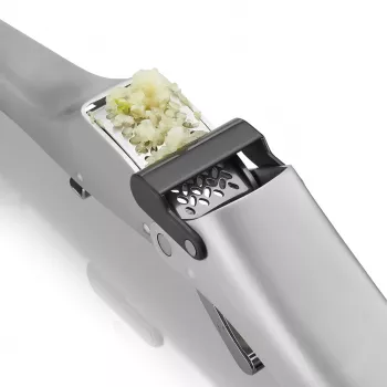 GEFU GARLICO Ķiploku spiede, nerūsējošā tērauda ķiploku spiede ar iebūvētu tīrīšanas tapu, ergonomisks rokturis, trauku mazgājamā mašīnā droša, sudraba