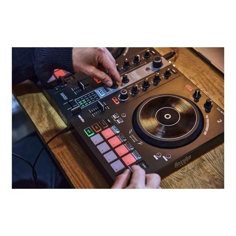 Hercules DJ Essentials Kit ar DJControl Inpulse 200, DJMonitor 32 skaļruņiem un HDP DJ45 austiņām