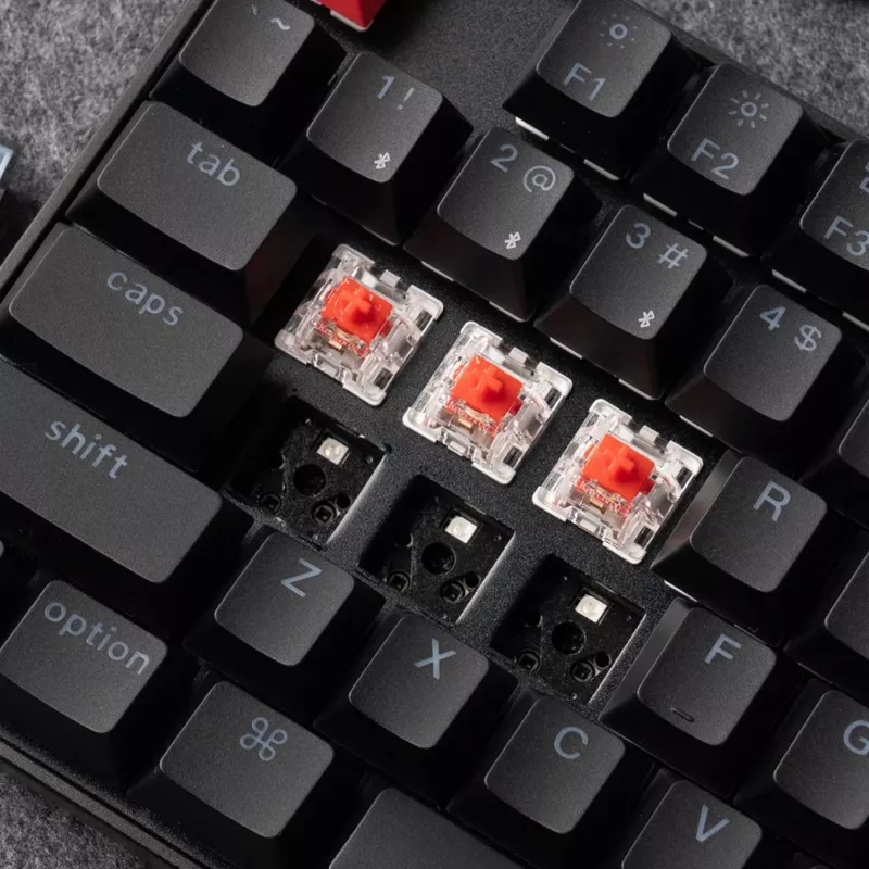 Keychron K8 QMK 80% TKL bezvadu mehāniskā tastatūra V2 ar sarkanajiem slēdžiem - melna