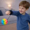 LEAN TOYS Lēcienbumba ar elastīgo lenti, sensorā, ar bedrītēm, krāsaina, 6 cm
