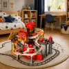 LEAN TOYS Interaktīvs trases automašīnu stāvlaukums, darbnīca un automazgātava – Ugunsdzēsēju rotaļu komplekts ar 8 automašīnām
