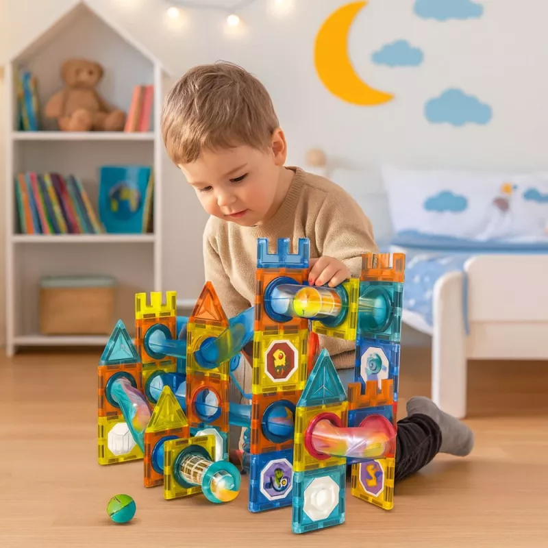 LEAN TOYS Magnētisko konstrukciju bloku komplekts ar bumbiņu trasi, krāsains, 98 gab.