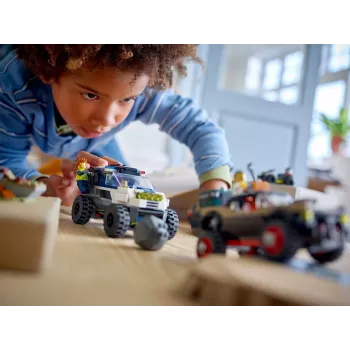 LEGO City 60449 - Policijas bezceļu auto vajāšana