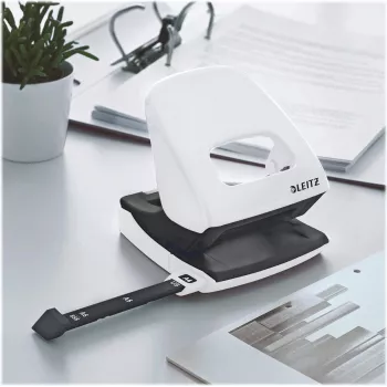 Leitz WOW 5008 galda organizators, spīdīgi balts, 4 nodalījumi, kuba dizains 5008-10-01