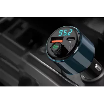 NAVITEL BHF05 MAX Multifunkcionāls FM raidītājs ar Bluetooth 5.0, USB savienojumu, brīvroku zvanīšanu, LED displeju, QC3.0 ātro uzlādi