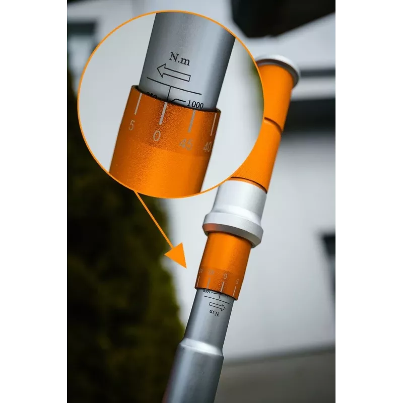 NEO TOOLS 08-839 1/2 collu sprūdatslēga ar klikšķi 42-210 Nm ar dubulto skalu un uzglabāšanas kasti