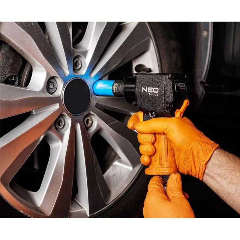 NEO TOOLS 14-004 3,6V bezvadu skrūvgriezis ar 6 uzgaļiem un USB lādētāju