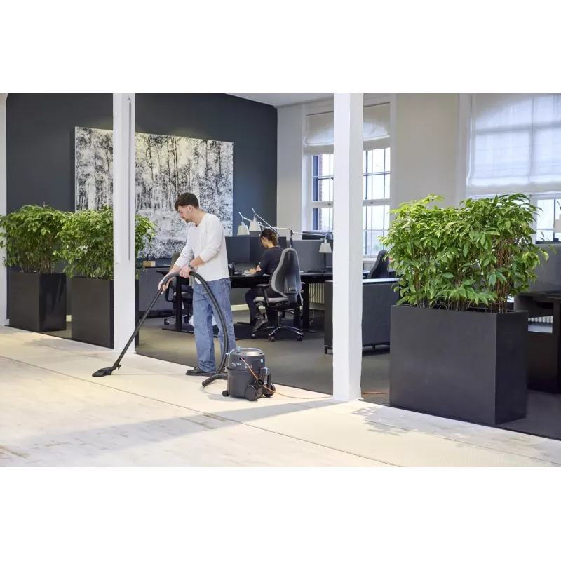 Nilfisk Office sausais putekļsūcējs ar kabeļa uztīšanu, no pārstrādātas plastmasas, 10L, 800W, HEPA H13, 62dB