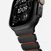 NOMAD Stratos Band - Titāna aproce Apple Watch 49mm ar FKM (Melnais titāns, Ultra oranžs FKM)
