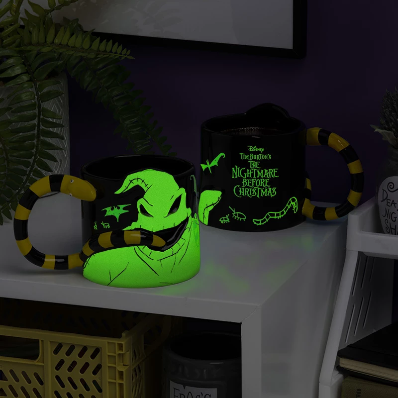 Paladone Oogie Boogie formas krūze, kas spīd tumsā, 350 ml
