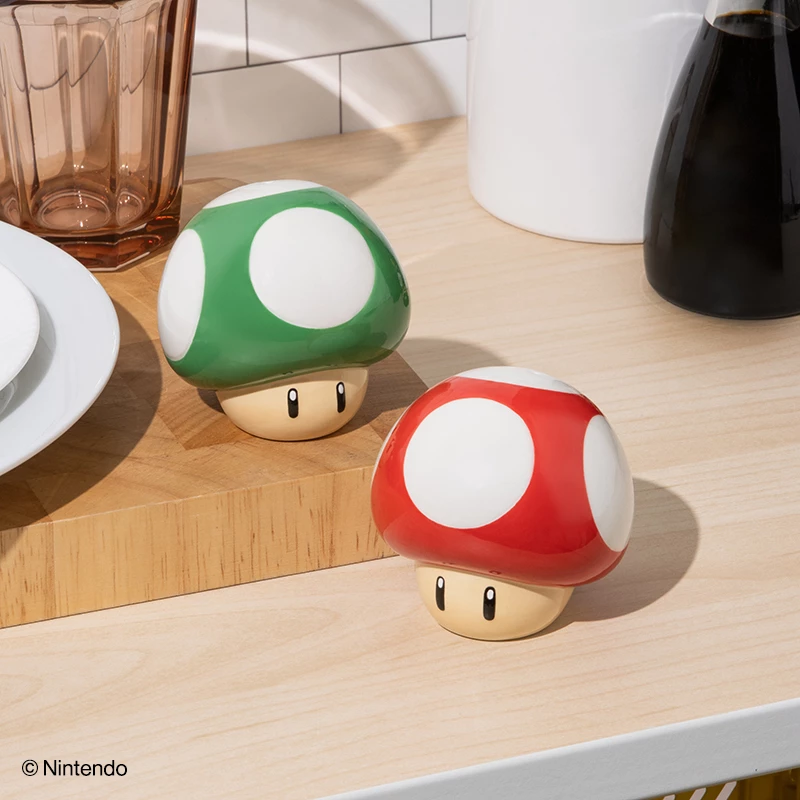 Paladone Super Mario sēņu sāls un piparu trauciņu komplekts (sarkanā super sēne un zaļā 1-Up sēne)