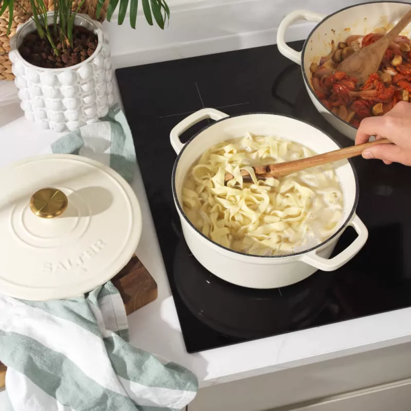 Salter BW13771C Chester 3.4L Cast Iron Casserole Pot 24 cm, Cream
