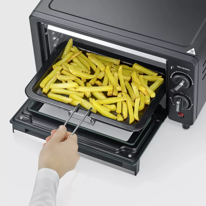 Severin TO 2062 Galda cepeškrāsns ar rotējošo iesmu, 20 L, 1500 W, melna