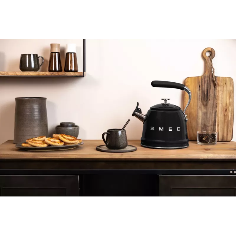 Smeg 50's stila tējkanna WKF01BL Melna 1.7L 2400W Nerūsējošais tērauds