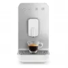 SMEG BCC11WHMEU Pilnībā automātiskā kafijas automāts ar tvaika sprauslu, 19 bāri, 1,4 L, balts