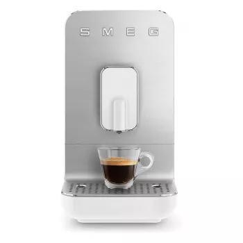 SMEG BCC11WHMEU Pilnībā automātiskā kafijas automāts ar tvaika sprauslu, 19 bāri, 1,4 L, balts