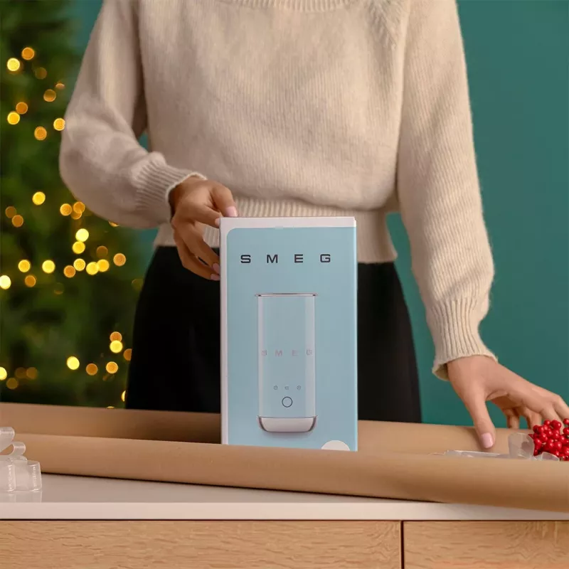 Smeg MFF02CREU Automātiskais piena putotājs un sildītājs - krēmkrāsas, 500 W, 6 programmas